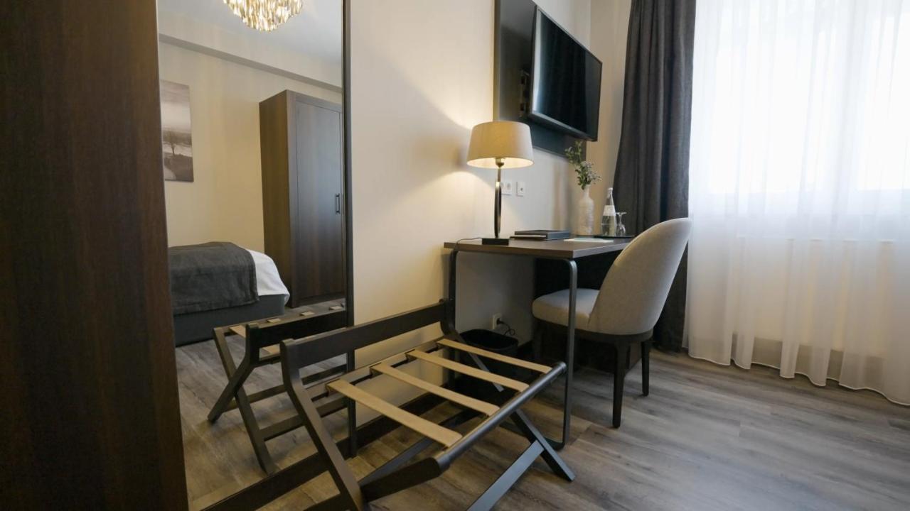 Hotel Busch กือเทอร์สโล ภายนอก รูปภาพ